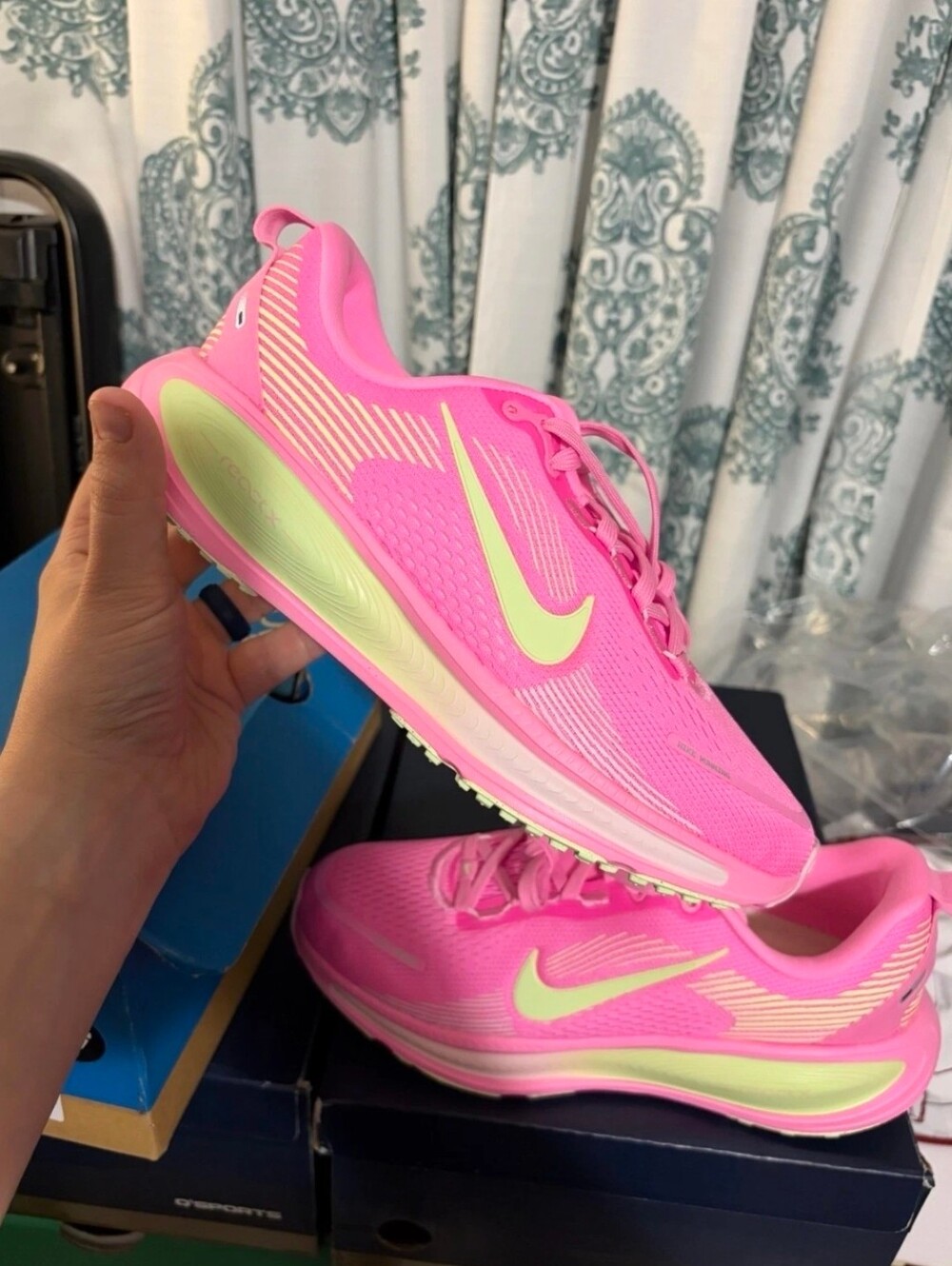*INSANE DEAL!!* Nike Vomero 18. WMNS Size 7.5 or Youth 6. BRAND NEW